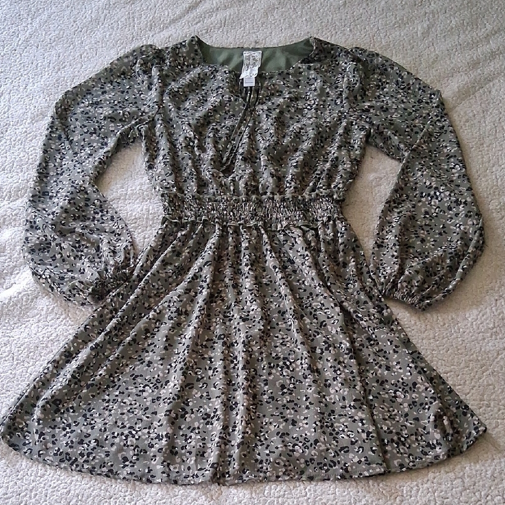 Sadie & Sage Black and Gray Floral Mini Dress